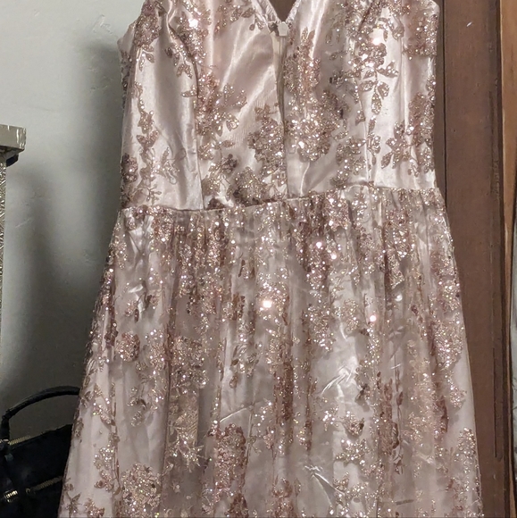 Sequin gown - rose gold - size M - Picture 8 of 9